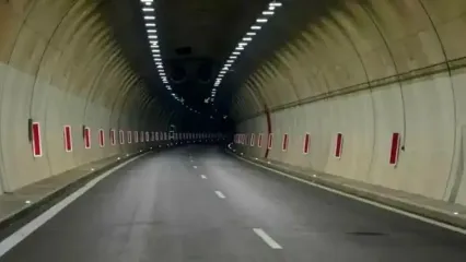 محل بمباران تونل‌های ورودی به بندرعباس