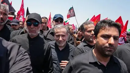 تصاویری تازه از لحظه پرتاب شی به سمت عراقچی