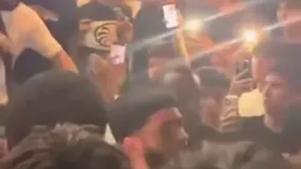 زخمی شدن خواننده پاپ بر اثر پرتاب لیوان شیشه‌ای