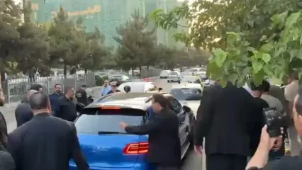 پورشه آبی‌رنگ علی دایی خبرساز شد