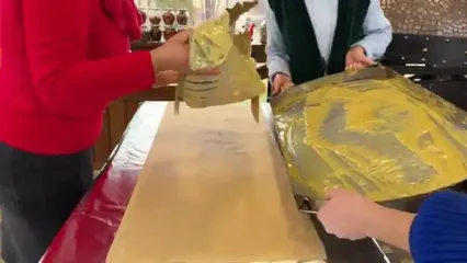 غذای روستایی در اوکراین؛ پخت دو ماهی کپور بزرگ در تنور و در فر