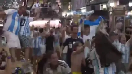 ویدئو: شبی که بارسلونا غرق در پرچم آرژانتین شد
