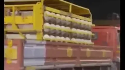راننده کامیون مست موتورسیکلت را ۲ کیلومتر روی آسفالت کشید