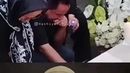 ویدیویی تلخی از گریه‌های خانواده زنده‌یاد اکبر عبدی بر سر مزارش منتشر شد