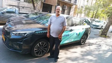 راننده تاکسی برقی: به خاطر نبود جایگاه شارژ از پرند تا تهران می‌آیم/ یک قطعه خودرو ۲۵۰ میلیون تومان برای راننده هزینه دارد/ نرخ تعمیرات تاکسی برقی شوخی‌بردار نیست