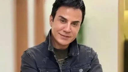 اشک‌های عمو پورنگ حین نصب سنگ مزار مادرش