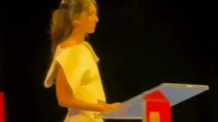 لحظه ورود نور پهلوی به سالن، سوژه صابرین نیوز شد