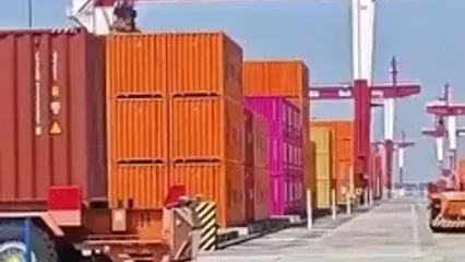 تخلیه مجازی بار کشتی ها در بندر چینی