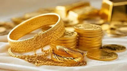یک طلافروش حجم عجیب پول ۸ گرم طلا را نشان داد