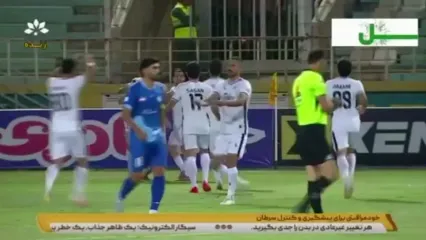 گل اول آلومینیوم به استقلال خوزستان با ضربه گودرزی