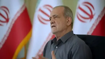 شوخی پزشکیان درباره دمای اتاق مصاحبه/ من زابل خدمت کردم، پنکه هم نداشتم، دیگه چی میگی؟!