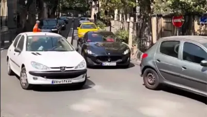 تصادف عجیب یک مازراتی در خیابان فرشته!