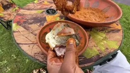 غذای روستایی در پاکستان؛ صید ماهی قزل آلا و تهیه غذ با آن به روش سنتی