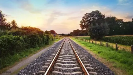 فیلم لحظه فداکاری مادر قهرمان زیر قطار برای نجات معجزه‌آسای کودکانش