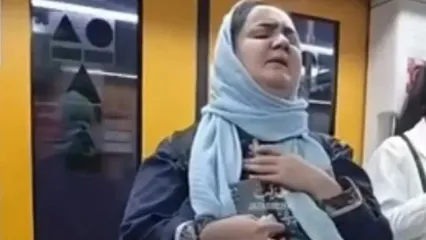 صدای جادویی زن نابینا در متروی تهران جلب توجه کرد