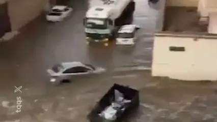 سیل در طائف عربستان خودروها را با خود برد
