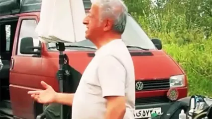 آوازخوانی علیرضا خمسه در پشت صحنه «استخر»
