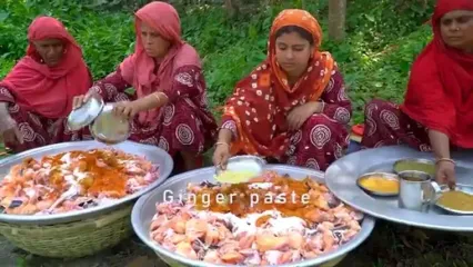 غذای روستایی در بنگلادش؛ برش و پخت غذا با گربه ماهی غول پیکر توسط 15 بانوی آشپز