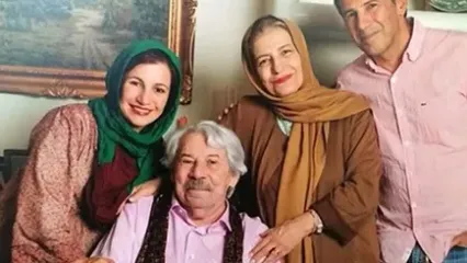 ویدئوی از تذکر مادر لیلی رشیدی به نحوه نشستن او