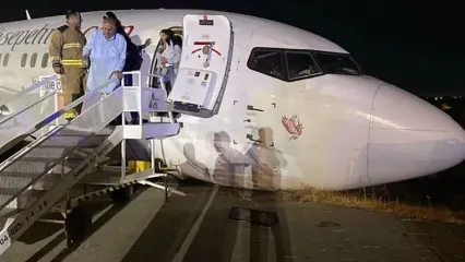 فیلم و عکس مسافران وحشت زده هواپیما در کنار باند فرودگاه مشهد / هواپیما از باند خارج شد