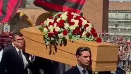 ویدئو: بدرقه فرانکو بارزی در میان سیل جمعیت