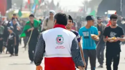 فیلم لحظه نجات معجزه‌آسای سومین زائر اربعینی در درمانگاه هلال‌احمر کربلا