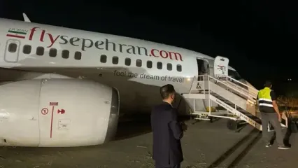 تصویر خروج یک هواپیما از باند فرودگاه مشهد