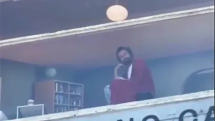 بیلبورد تبلیغاتی نتفلیکس به خانه یک بازیگر تبدیل شد