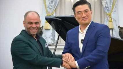 آوازخوانی سفیر کره‌جنوبی با آهنگ فیلم مشهور قبلِ انقلاب