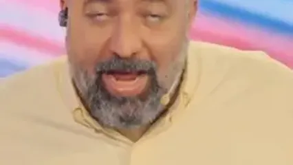 وسط اجرای برنامه علی اوجی، کیش ۴ بار بمباران شد!