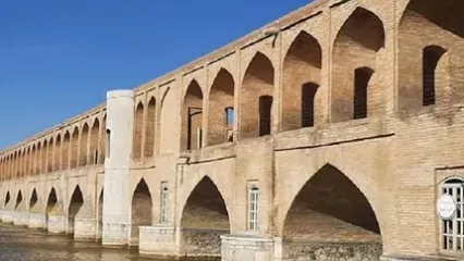 شیرین‌کاری یک پسر نزدیک بود به سی و سه پل آسیب بزند
