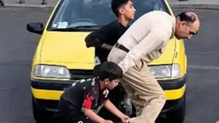 ترفند عجیب دو کودک برای جیب‌بری در میدان راه‌آهن