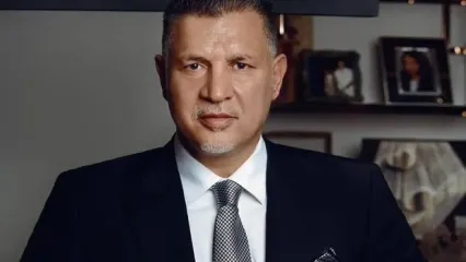 ماشین علی دایی در نمایشگاه خودرو جلب توجه کرد
