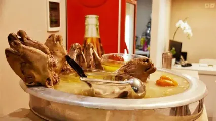 فیلم بامزه ترین سرقت در ایران / دزدین برق آسای کله پاچه درسته از روی سینی