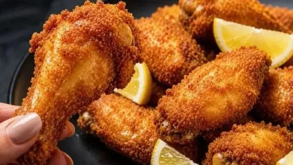 طرز پخت یک غذای خوشمزه با بال مرغ و سس مخصوص