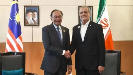 شوخی کاربران فضای مجازی با این تصویر از پزشکیان در هند