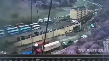 تصاویر تلخ و آخرالزمانی از لحظه فرار مردم و غرق شدن در سیل
