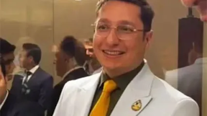 حضور شاهزاده قاجاری با کراواتی از طلا در نمایشگاه اصفهان!