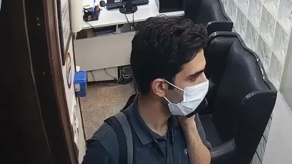 این دزد موبایل از کلینیک تهرانپارس را می شناسید / با خونسردی موبایل های آقای دکتر را برداشت و رفت