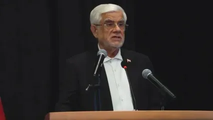 عارف عذرخواهی کرد و از آمریکا خواست سر عقل بیاید