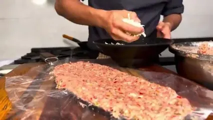 غذای خیابانی در ایران؛ مراحل پخت یک کباب جدید با فیله گوساله و دنبه گوسفند