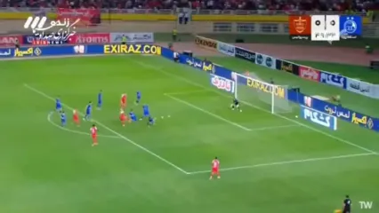 گل اول پرسپولیس توسط محبی در دقیقه 50 استقلال 0 - پرسپولیس 1