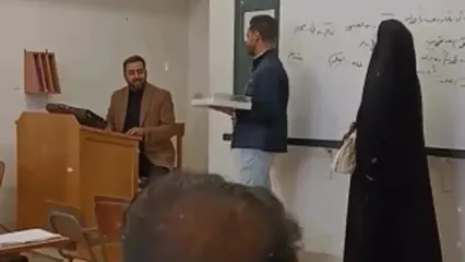 دختر و پسرِ دانشجو، استاد و کل کلاس را سورپرایز کردند