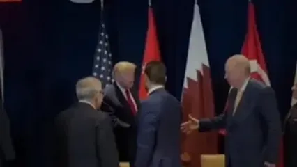 ترامپ سرش را پایین انداخت و وارد نشست رهبران خاورمیانه شد!