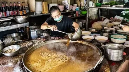 سوپی که از ۵۰ سال پیش هنوز روی اجاق است!