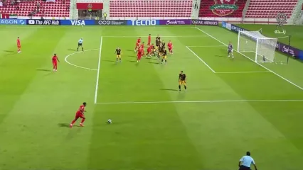 گل مردود شباب الاهلی به تراکتور توسط سردار آزمون
