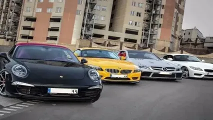 ببینید؛ نمایش پورشه و بنز و فراری دانشجویان در دانشگاه آزاد تهران!