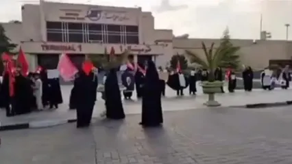 تجمع در فرودگاه مهرآباد و شعار علیه پزشکیان و عراقچی