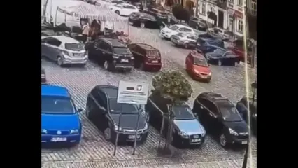 حادثه‌آفرینی زن ۷۸ ساله هنگام پارک کردن خودرو