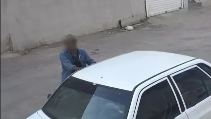 فیلم لحظه دستبرد سارق به خودروی پراید در اهواز